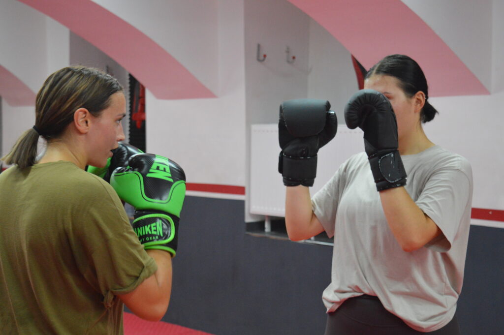 Schlagtechnik im Muay Thai Training Wien
